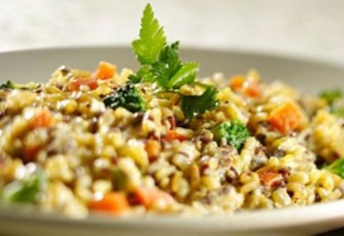 Saiba como fazer risoto vegetariano de arroz integral com linhaa e legumes