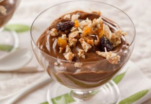 Prepare este delicioso creme de chocolate com abacate e granola