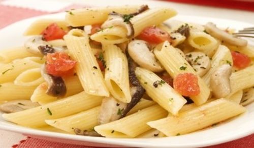 Penne com cogumelos fica delicioso e  rpido de preparar