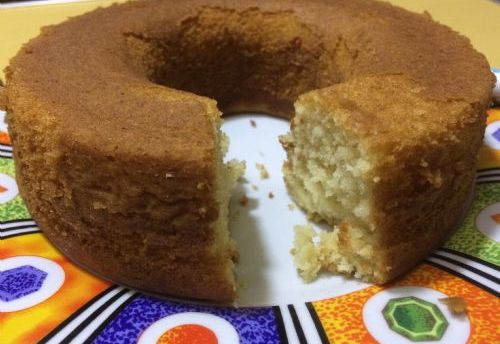 Bolo de laranja fofinho  delicioso no caf da tarde