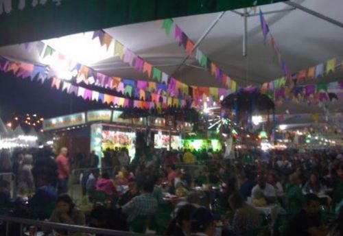 Festas juninas agitam com muita comida, bebida e música