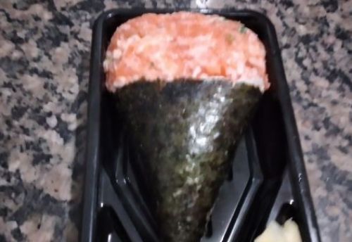 Temaki  deliciosa verso do sushi, criada para competir com hambrguer