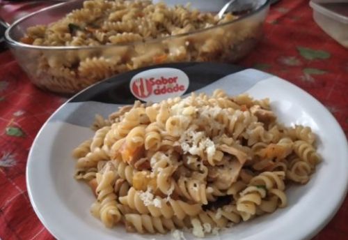 Aproveite fundo de panela para fazer macarro ao molho de frango