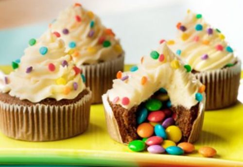 Cupcake surpresa  uma gostosa e colorida opo para as crianas