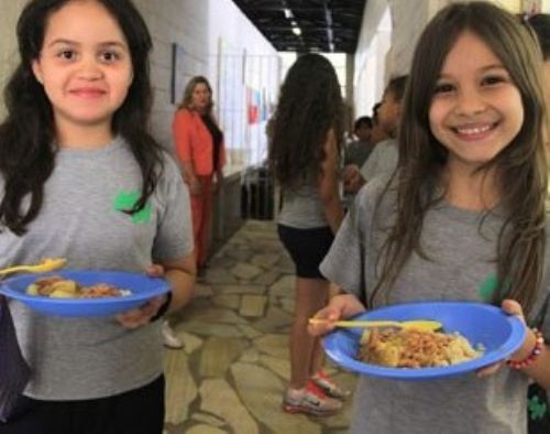 Crianas e adolescentes no podem trocar almoo ou jantar por lanche