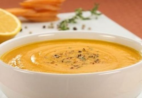 Faa esta deliciosa e refrescante sopa de cenoura com laranja