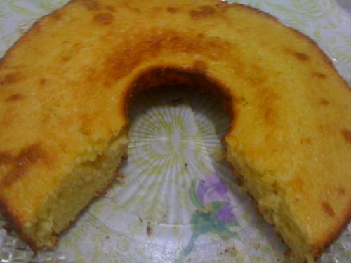 Bolo de laranja com casca fica delicioso no caf da tarde