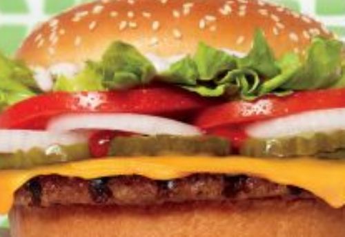 Burger King lança Rebel Whopper, seu novo lanche vegetariano