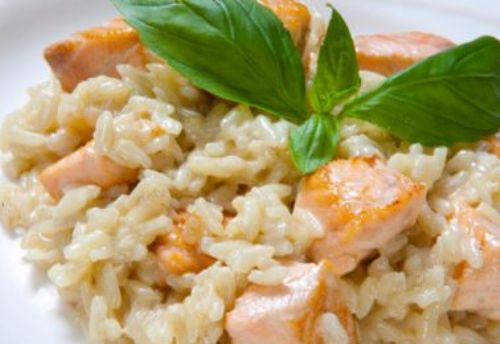 Prepare este delicioso risoto de salmo