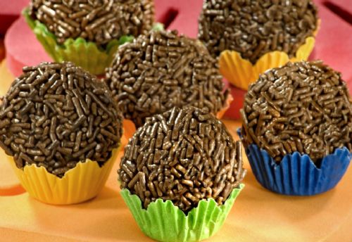 Faa este delicioso brigadeiro de biscoito