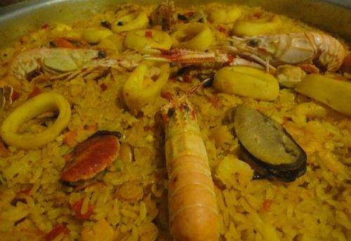 Veja como fazer uma deliciosa paella de frutos do mar