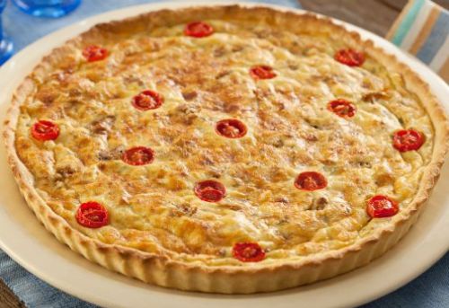 Experimente quiche de atum, alho-por e tomate