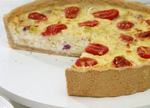 Veja como fazer quiche de alho-por e creme de ricota