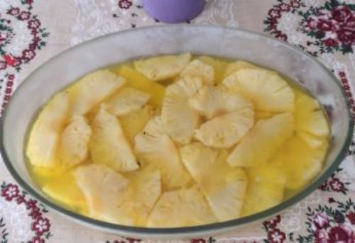 Prepare gelado de abacaxi, uma deliciosa sobremesa