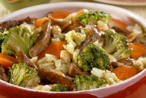 Carne com brócolis é uma deliciosa opção de almoço ou jantar