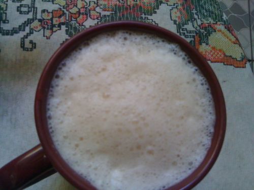Bata caf e leite e d um toque especial  bebida de todas as manhs