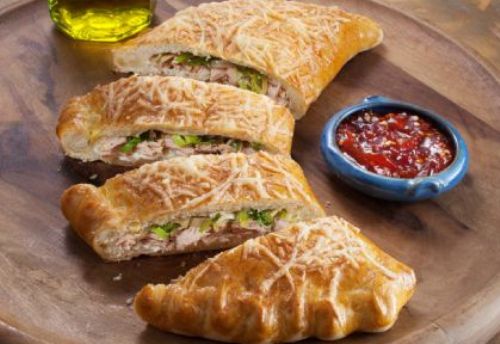 Surpreenda com calzone de alho-por com atum