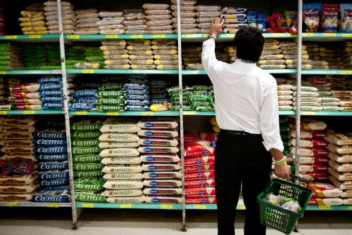 Preos dos alimentos sobem e pressionam a inflao