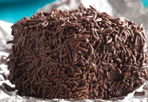 Bolo gelado de Nescau é uma delícia em pedaços
